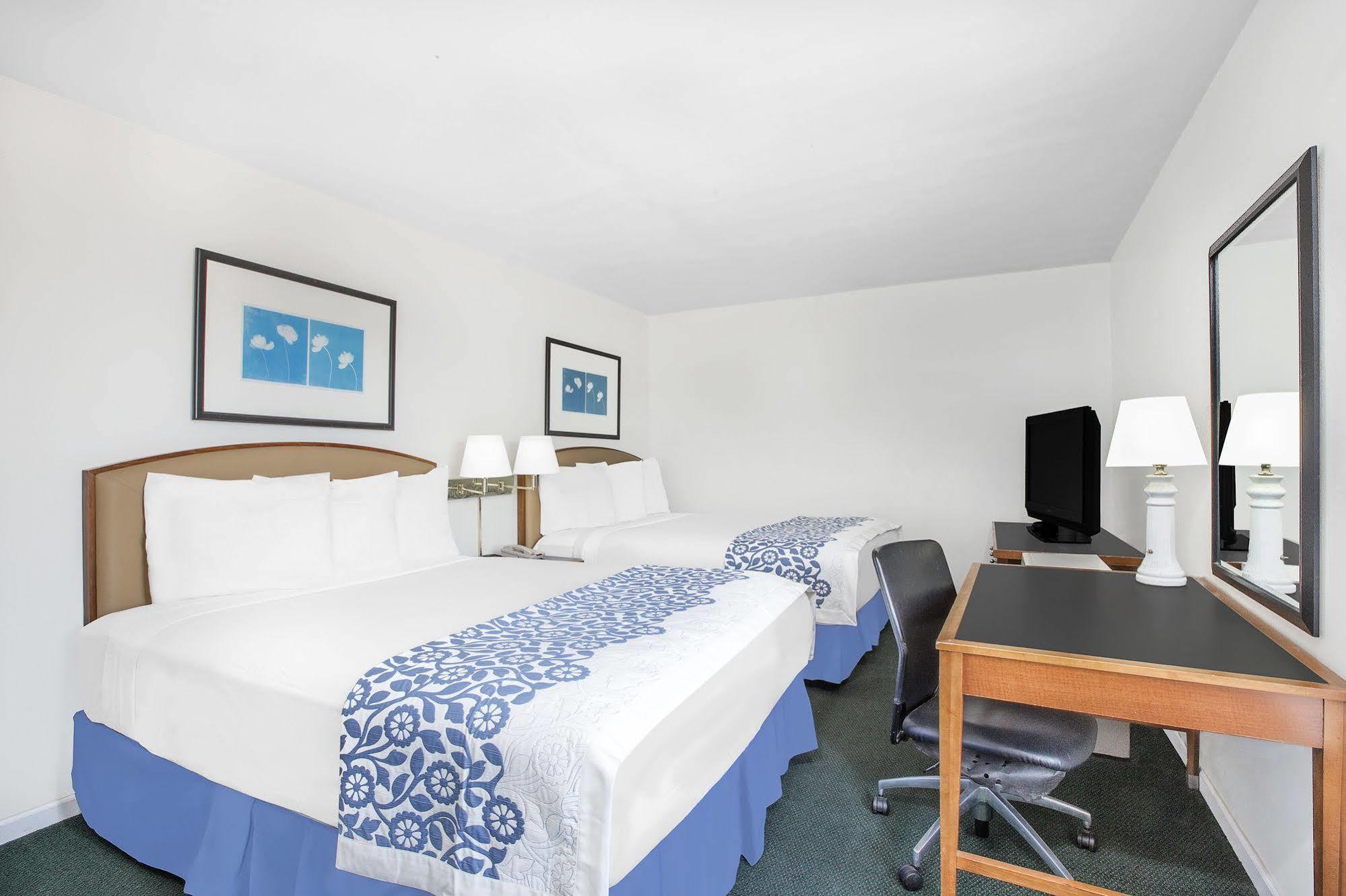 Days Inn By Wyndham Emporia Eksteriør billede